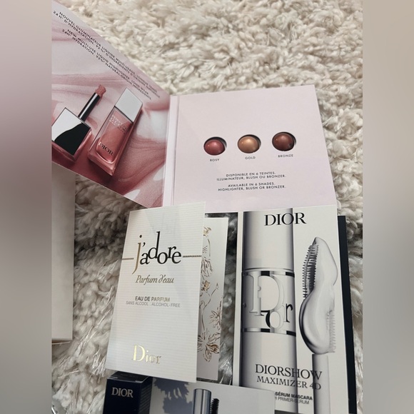 NIB Parfums Christian Dior Vanity Zip Pouch w/freebies - Picture 9 of 10